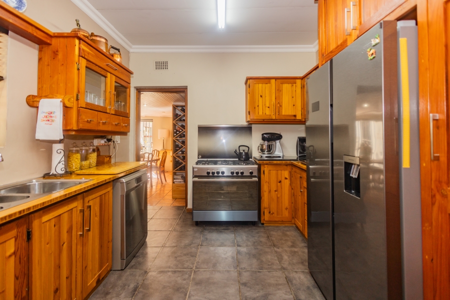 4 Bedroom Property for Sale in Panorama Western Cape